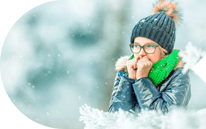 Ребенок замерз на улице, его нужно согреть! 